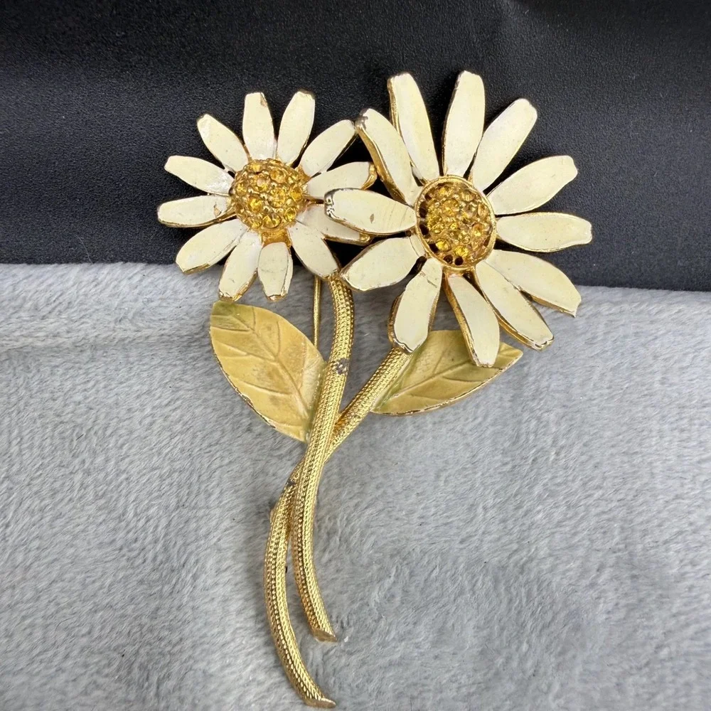 Vintage BSK Brooch Gold Tone‎ Enamel Flower Spring